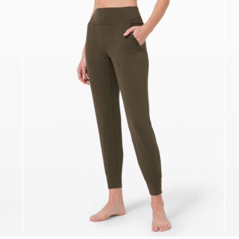 ❗️SOLD❗️2020 Lululemon Olive Green Align Jogger 28" Size 6 - Picture 2 of 9